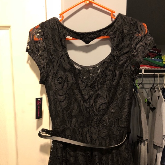 Dress - Picture 3 of 4